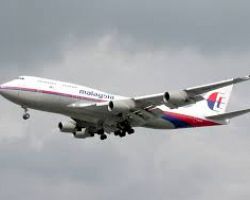 34 μέρες μετά την εξαφάνιση της πτήσης MH370 – Μαλαισία: Δεν έγινε τηλεφώνημα – Στο “παιχνίδι” και η KGB: Ζωντανοί οι επιβάτες